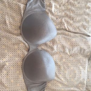 NWOT VS STRAPLESS BRA